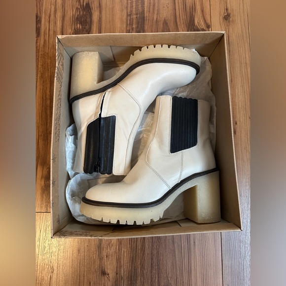 Free People James Chelsea Boot White Leather Lug Sole | NIB Size 38.5 / US 8 - Picture 4 of 16